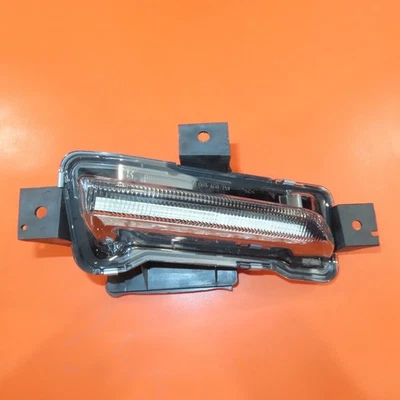 CHEVROLET CAMARO ZL1 FOG LIGHT RIGHT PASSENGER 2019-2022 2023 2024 84341736 OEM - Image 1 of 4