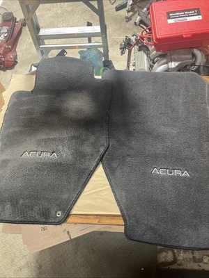 Alfombrillas delanteras negras 99-03 Acura TL sedán Foto 1 de 3