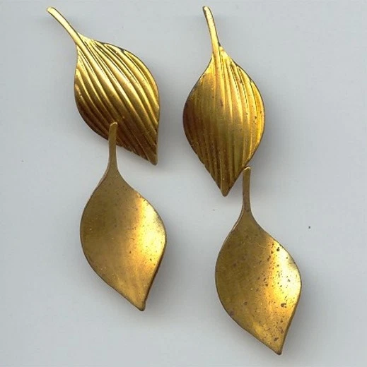 4 HOJAS DE PÉTALO ACANALADO TRENZADO LATÓN ENVEJECIDO VINTAGE 39x17mm. HALLAZGOS 3172  Foto 1 de 1