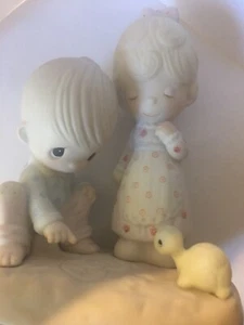 PRECIOUS MOMENTS 1979 Thou Art Mine Jonathan & David Enesco E-3113 Love Figurine - Picture 1 of 10