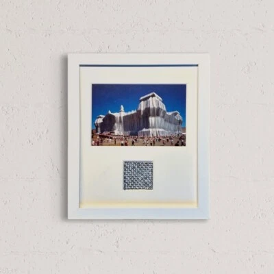 Christo - „The Wrapped Reichstag“ Offsetdruck mit original Stofffetzen - Bild 1 von 4