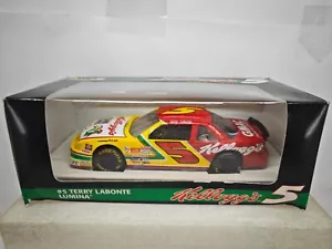 Revell-Monogram 1:24 nascar#5 ( scatola rovinata come da foto) - Foto 1 di 2