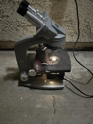 Microscopio Spencer de colección con oculares 10X WF Foto 1 de 4