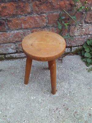 wooden three leg footstool 30 cm x 21 cm - Image 1 of 3