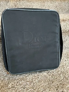 Lote de estuches de viaje de maquillaje de belleza negros Christian Dior.  - Imagen 1 de 13