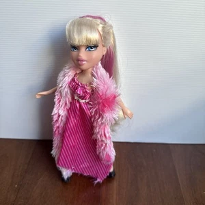Bratz Featherageous Cloe Doll Dress Heels Faux Fur Stole Wrap Pink Hair - Picture 1 of 10