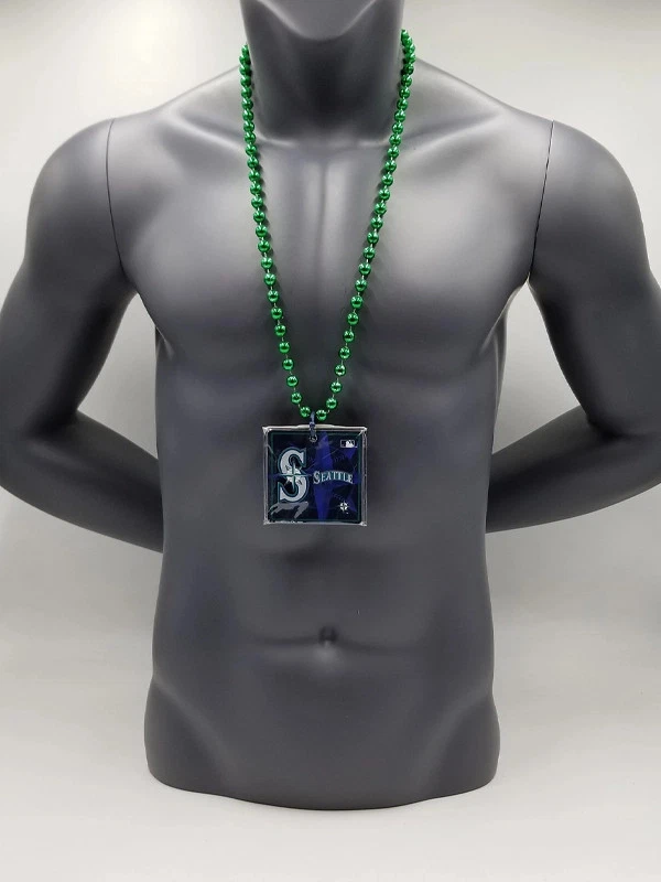 Seattle Mariners Magnet Medallion Green Bead - Image 1 of 1