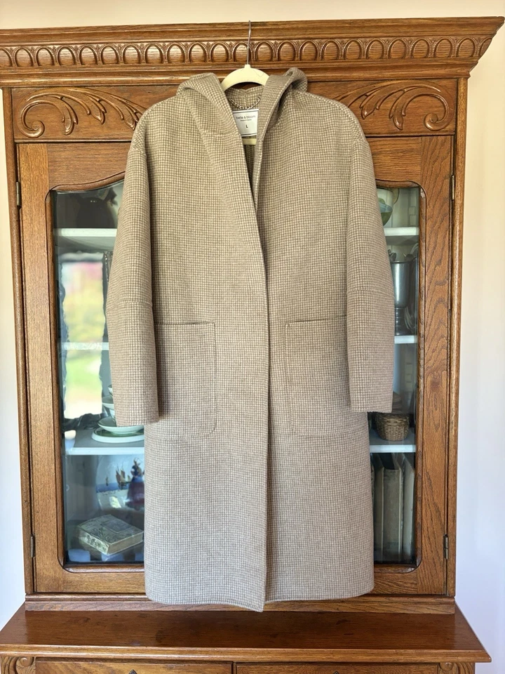 TRINCHERA CON CAPUCHA MEZCLA LANA LARGA BEIGE A CUADROS TALLA GRANDE BELLE & BLOOM Foto 1 de 4