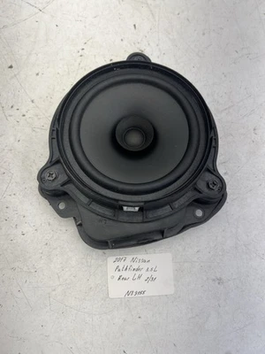 2013 - 2020 年日产 Pathfinder 左后门扬声器 原始设备制造商。 — 第 1/4 张图片