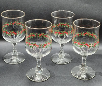 Libbey Holly Berry Set 4 Stemmed Wine Glasses Christmas Gold Trim No Mark - Image 1 of 4
