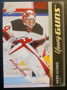 2021-22 Upper Deck Young Guns AKIRA SCHMID RC #716 SP New Jersey Devils - Foto 1 di 2