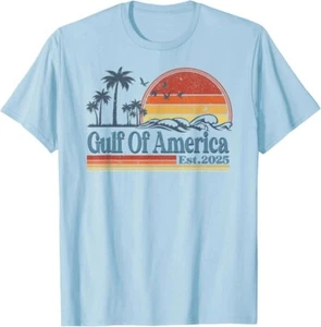 Gulf Of US America Est 2025 Retro Vintage Beach Unisex T-Shirt - Bild 1 von 4