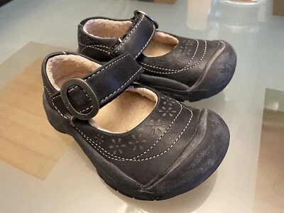 KEEN Girl's Mary Jane Maryjanes Shoes Black Closed Toe Kid's Sz US 8 Fur Fuzzy - Image 1 of 4
