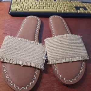 ¡Nuevo! Sandalias deslizantes tejidas Universal Thread Luciana nude talla 11 - Imagen 1 de 2