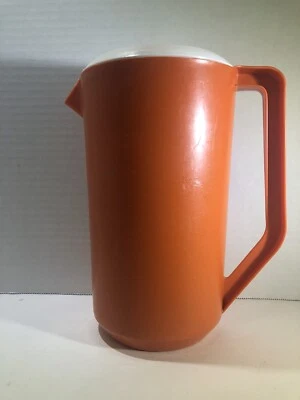 VINTAGE Rubbermaid Pitcher 2 1/4 Quart Orange with White Lid J-2445 - Image 1 of 4