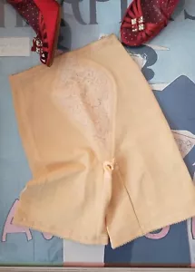 Vintage WARNERS girdle - high waist - all nylon gusset - short style Small - Picture 1 of 10