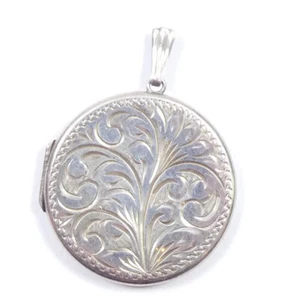 Medallón de colección 1971 plata esterlina 925 perseguido patrón redondo H Samuel Ltd 7,7 g - Imagen 1 de 10