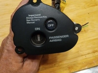 Dodge Ram 1500 2500 3500 1998-2001 OEM asiento de paso encendido/apagado 56045227 Foto 1 de 4