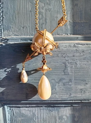 ULTRA RARE 1990s Big Pearl Arrow Orb Gold-plated VIVIENNE WESTWOOD Necklace - Image 1 of 4