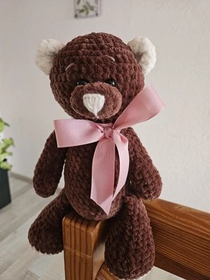 Deko Bär Teddybär Kuscheltier Plüschtier Handarbeit Gehäkelt Ein Geschenk  - Bild 1 von 4