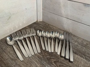 Lotto posate Oneida inox satinato Shasta Piloti forchette coltelli cucchiai - Foto 1 di 7