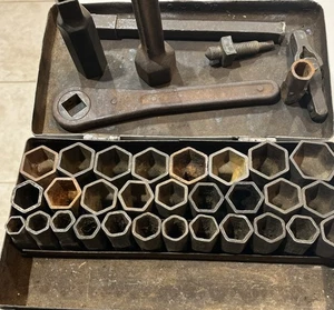 Frank Mossberg Co Werkzeugset komplett mit Koffer Made In USA Vintage Model T Ära - Bild 1 von 8