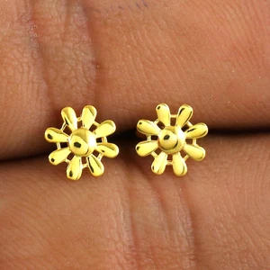 Aretes curvos ligeros de oro de 18 quilates | Forma única de media luna | Tornillo trasero - Imagen 1 de 6