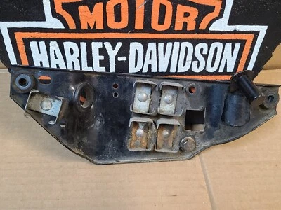 CUBIERTA PANEL FUSIBLE ELÉCTRICO HARLEY DAVIDSON FXR 1982-85 #70973-82 NEGRO Foto 1 de 4