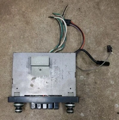 Radio AM FM Jeep Cherokee XJ Commanche MJ AMC 84-87 Foto 1 de 4