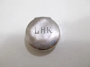 WELLS STERLING VINTAGE STERLING SILVER MINIATURE PILL BOX JEWELRY BOX - Picture 1 of 1