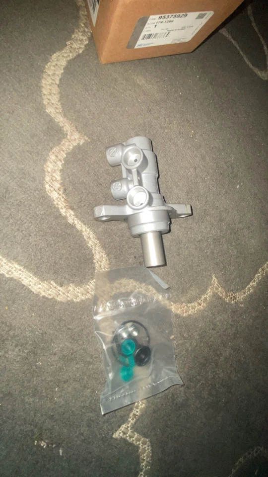 Cilindro maestro de freno Foto 1 de 4