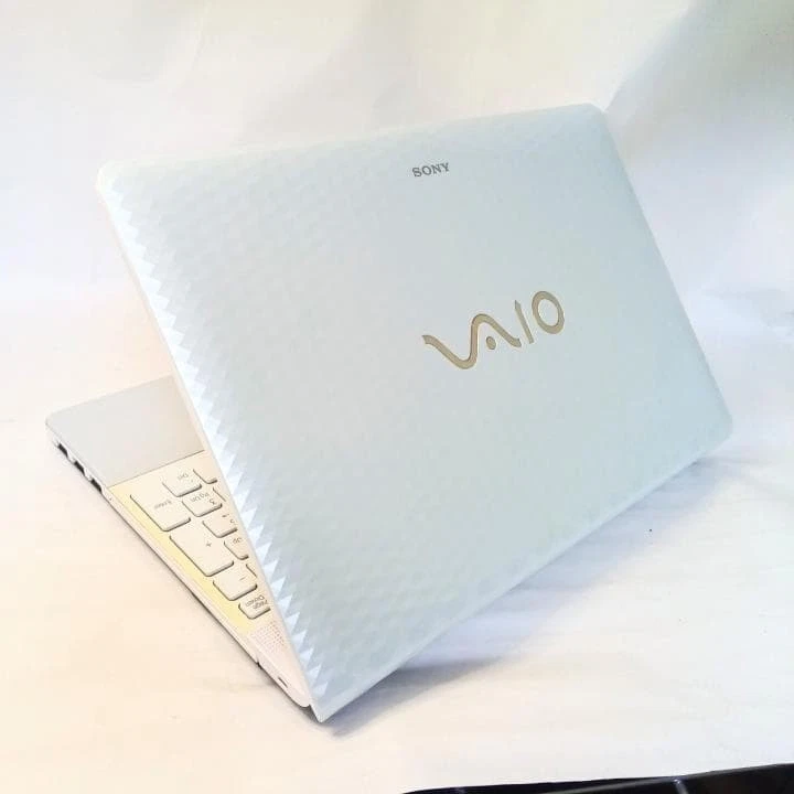 SONY VAIO VPCEH28FJ Core i5 - 2430M 15.5 in 8GB SSD 128GB Windows11 Home - Image 1 of 4