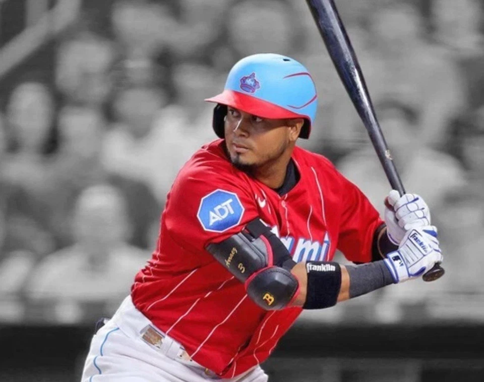 Miami Marlins LUIS ARRAEZ Glossy 8x10 Photo Baseball Print Spotlight Poster - Image 1 of 1