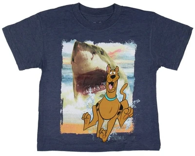 Camiseta Scooby-Doo Niños Tiburón Persiguiendo Scooby Estampado Diseño Niños Foto 1 de 4