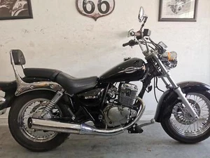 Suzuki GZ125 Marauder motorcycle - Picture 1 of 11