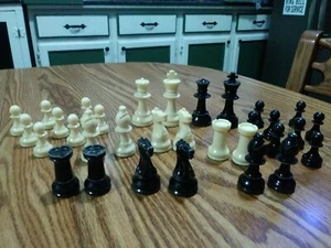 Chess Pieces– 32 in total mixed Black & Natural off white Pieces w/ Felt Bottoms - Picture 1 of 12