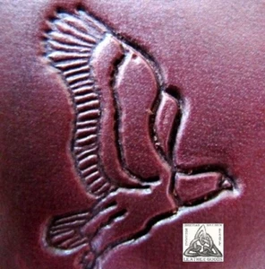 Discontinued Vintage Midas Detailed Flying Hawk Eagle Bird 1" Leather Stamp 8267 - Picture 1 of 3
