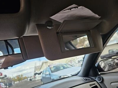 Quebra-sol direito usado serve: 2004 Chevrolet Monte Carlo sem iluminação Right Gra - Imagem 1 de 4