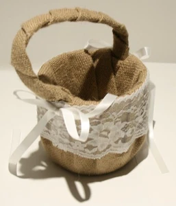 Hochzeit Sackleinen Blume Mädchen Korb Satinband und Spitzenakzent *gebogener Griff* - Bild 1 von 4