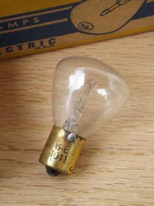 9 Old Vtg Antique GE #1041 22V 50 CP Special Service Miniature Lamps Light Bulbs - Picture 1 of 4