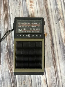 General Electric AM/FM/TV Band Vintage tragbares Radio Nr. 7-2927A - FUNKTIONIERT - Bild 1 von 6