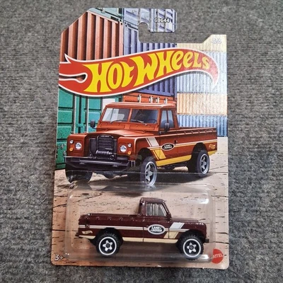 Hot Wheels Hot Pickups Walmart Exclusive 4/5 Land Rover Series III Pickup - Imagem 1 de 4