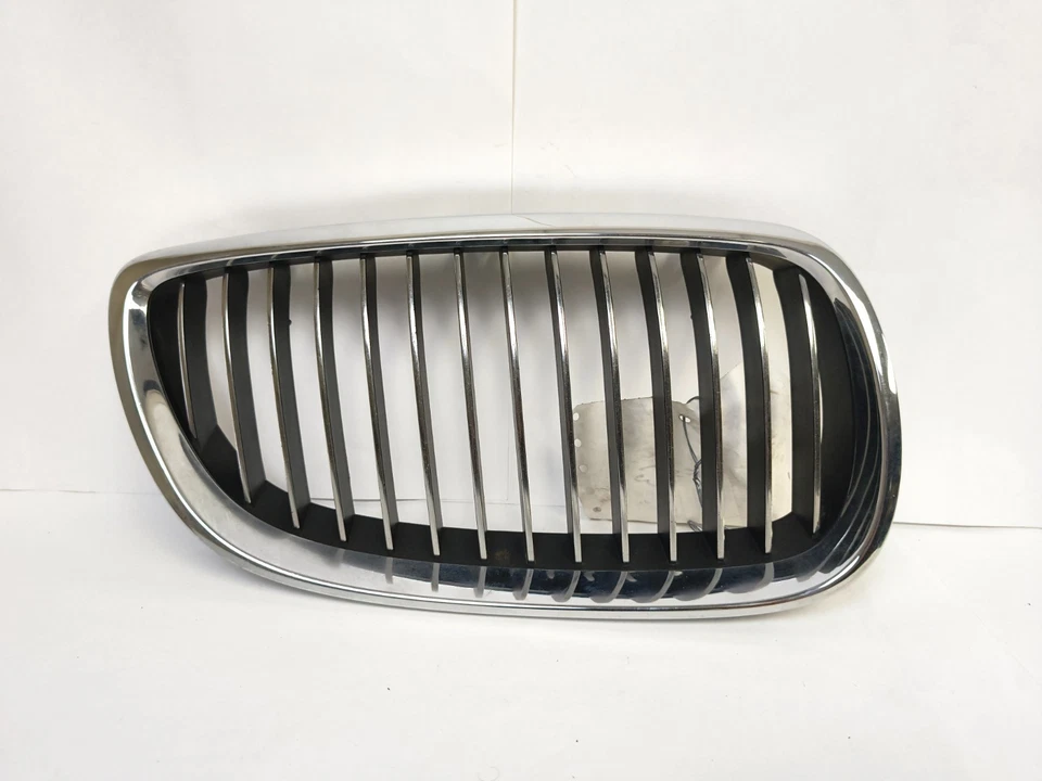 Parrilla de parachoques superior delantera derecha BMW 330CI 2001-2006 51137064318 OEM Foto 1 de 4