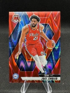 Mosaico de baloncesto Joel Embiid 110/299 #152 rojo sísmico 76ers 2024-25 - Imagen 1 de 2