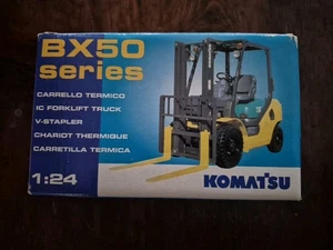 BX50 Series Komatsu 1:24 Scale Forklift - Picture 1 of 4