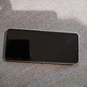 T-Mobile only Samsung Galaxy Z Flip6 256GB - All Color - Picture 1 of 7
