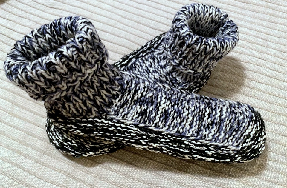 Selbstgestrickte sehr dicke Socken Puschen Sofasocken Haussocken / ca. Gr. 43-44 - Bild 1 von 4