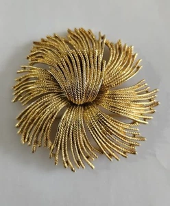 Vintage Signed Monet Cordelia Flower Large Gold Tone Brooch Pin - Picture 1 of 11