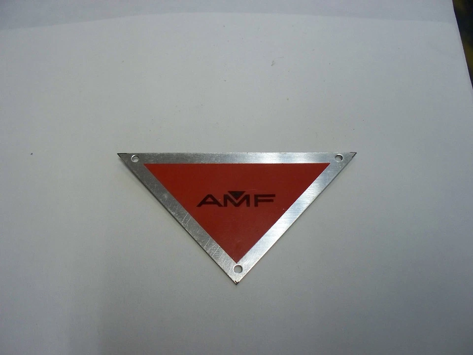 Calcomanía con emblema de metal para tractor cortacésped AMF Massey vintage boliche Foto 1 de 1