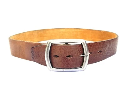 Hoja de marihuana de cuero marrón sin estampar en relieve mediana 34 broches de presión hebilla extraíble Foto 1 de 4